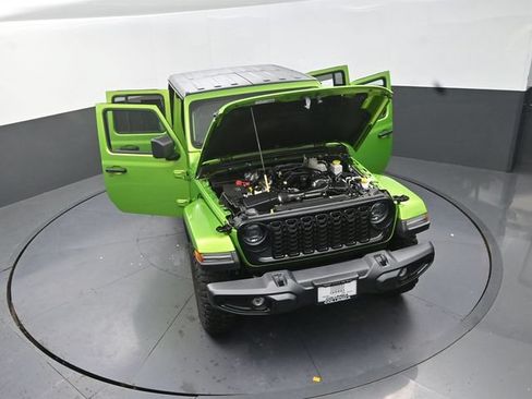 Used 2025 Jeep Gladiator Sport AWD/4WD image 31