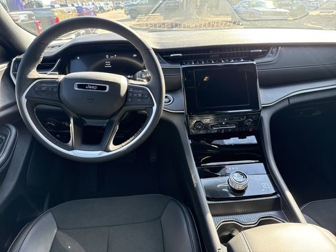 New 2025 Jeep Grand Cherokee Altitude image 22