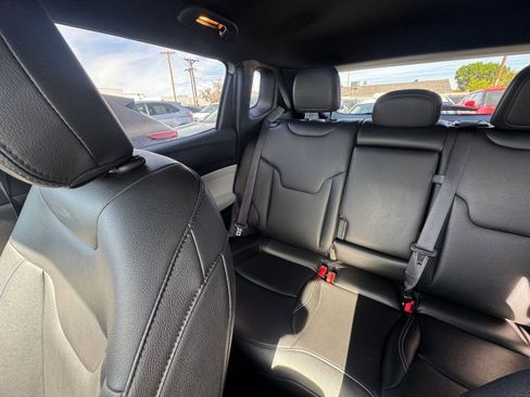 Used 2025 Jeep Compass Limited image 39