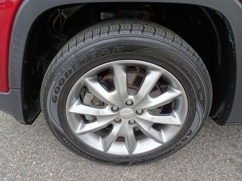 Used 2017 Jeep Cherokee Limited w/ Trailer Tow Group image 38