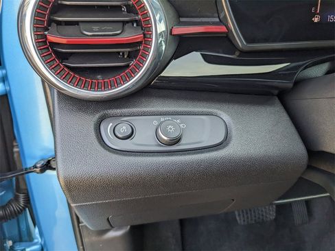 Used 2025 Chevrolet Trax RS image 28