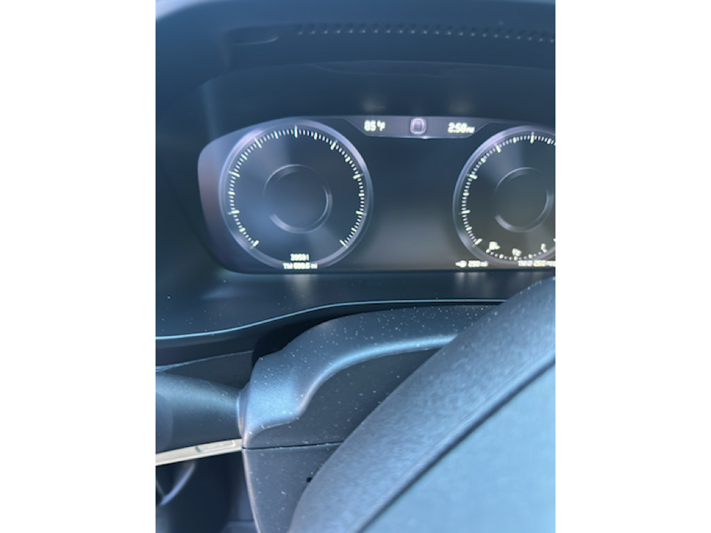 Used 2022 Volvo XC40 T5 Momentum w/ Premium Package AWD/4WD image 11