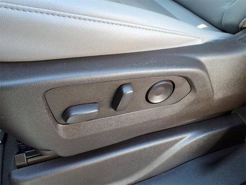 Used 2023 Chevrolet Tahoe Z71 w/ Luxury Package image 24