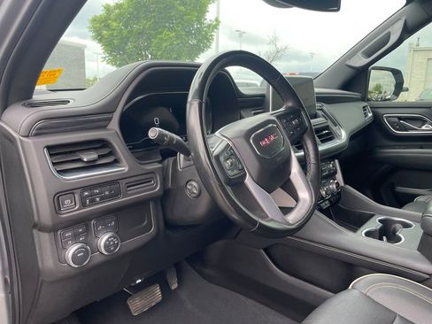 Used 2023 GMC Yukon SLT w/ SLT Premium Package AWD/4WD image 10
