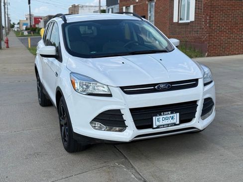 Used 2016 Ford Escape SE w/ Equipment Group 201A AWD/4WD image 3