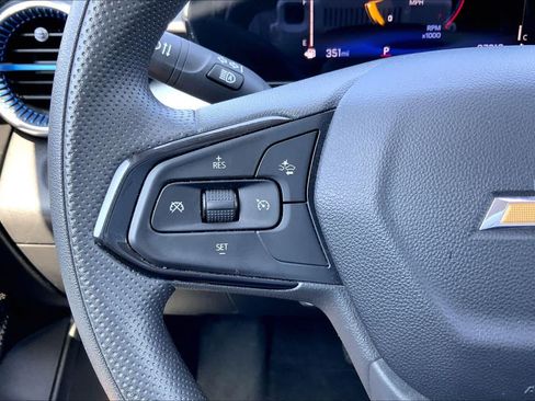 Used 2025 Chevrolet Trax LT FWD image 24