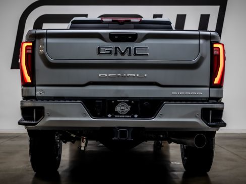 Used 2024 GMC Sierra 2500 Denali Ultimate AWD/4WD image 10