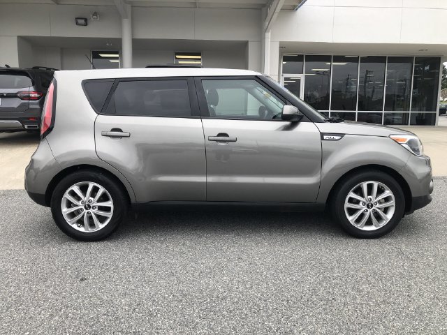 Used 2017 Kia Soul + FWD image 9