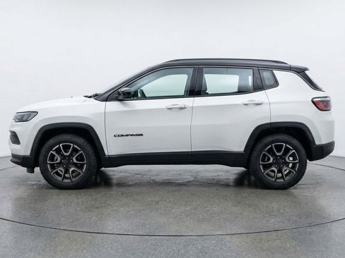 Used 2025 Jeep Compass Trailhawk AWD/4WD image 5