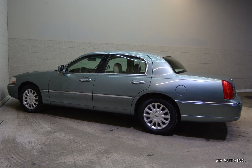 Used 2006 Lincoln Town Car Signature RWD image 31
