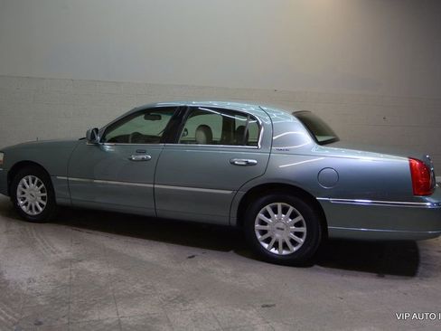 Used 2006 Lincoln Town Car Signature image 31