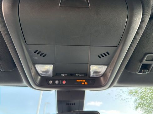 Certified 2022 Chevrolet Equinox RS w/ Infotainment Package FWD image 32