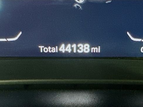 Used 2023 BMW 530i xDrive w/ Premium Package image 19