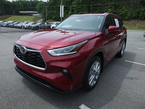 Used 2026 Toyota Highlander Limited AWD/4WD image 7