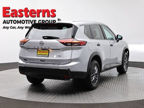 Used 2024 Nissan Rogue S AWD/4WD image 5