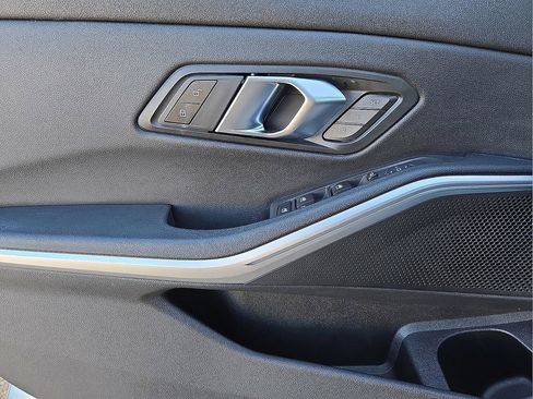 Used 2024 BMW 330i Sedan w/ Convenience Package image 21