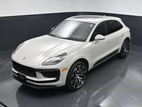 Certified 2025 Porsche Macan AWD/4WD image 14