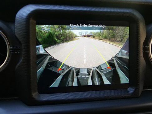 Used 2022 Jeep Wrangler Unlimited Sahara w/ Cold Weather Group image 16