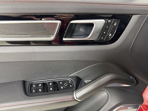 Certified 2023 Porsche Cayenne Turbo AWD/4WD image 34