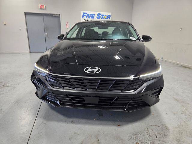 New 2026 Hyundai Elantra Limited FWD image 2