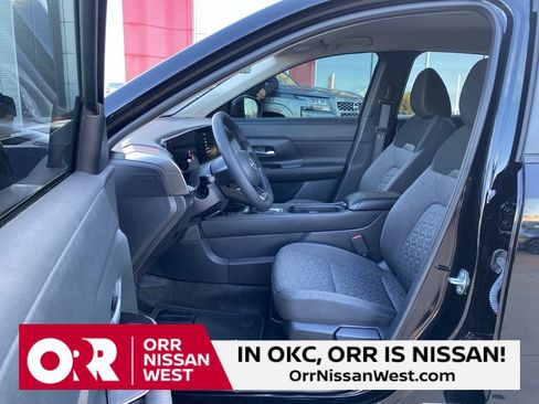 Used 2025 Nissan Kicks SV w/ Interior Electronics Package image 13