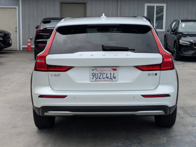 Certified 2025 Volvo V60 B5 Cross Country Ultra AWD/4WD image 4