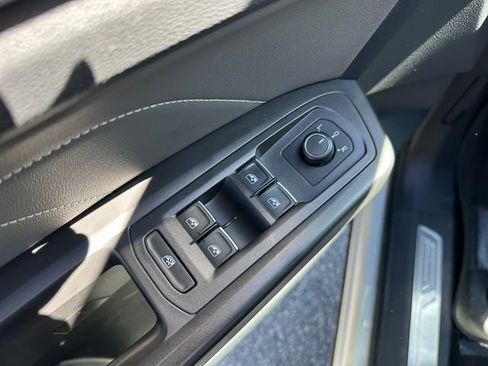 Used 2022 Volkswagen Atlas Cross Sport SE w/ Panoramic Sunroof Package FWD image 19