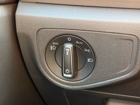 Used 2018 Volkswagen Atlas SE FWD image 28