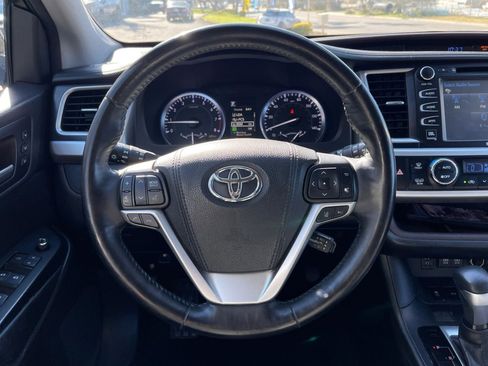 Used 2017 Toyota Highlander Limited Platinum image 17