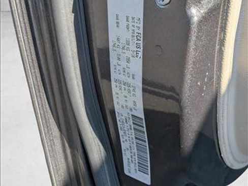Used 2018 Dodge Grand Caravan SXT FWD image 23