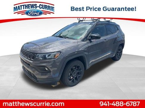 Used 2024 Jeep Compass Latitude w/ Convenience Group AWD/4WD image 1