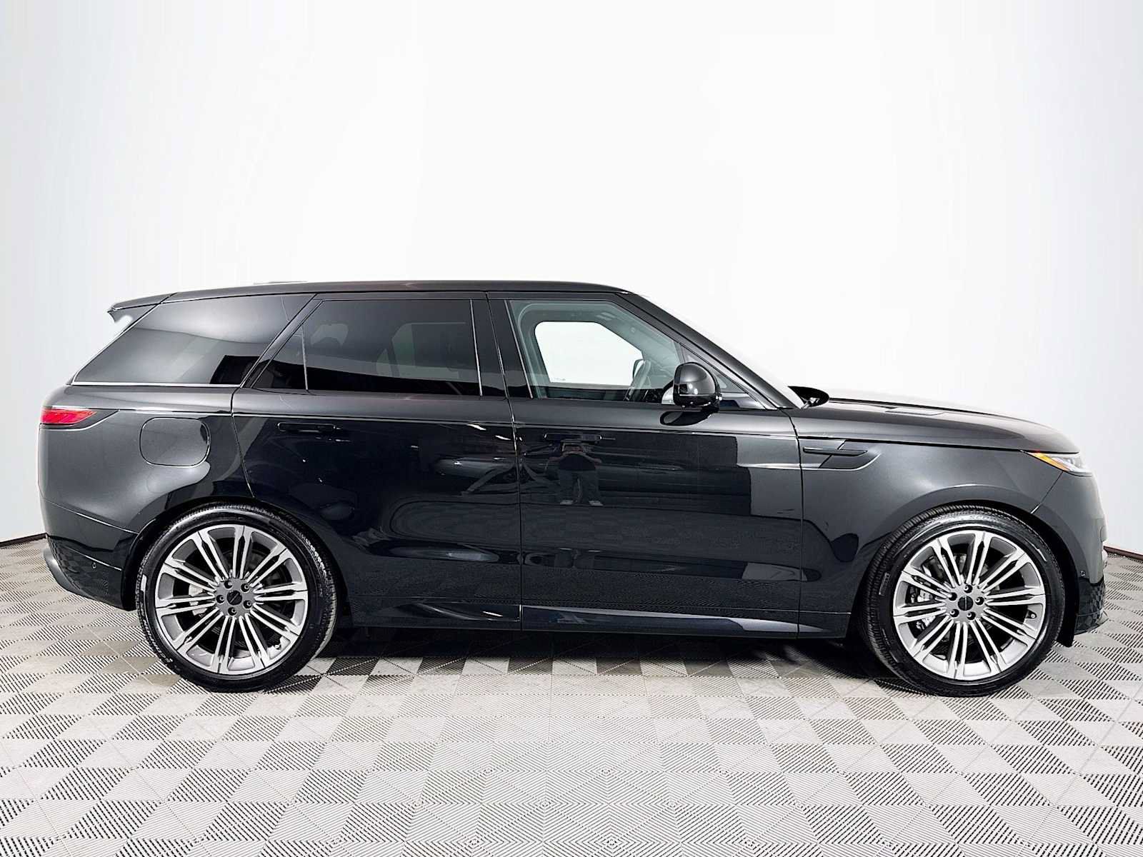 New 2026 Land Rover Range Rover Sport Dynamic SE AWD/4WD image 4
