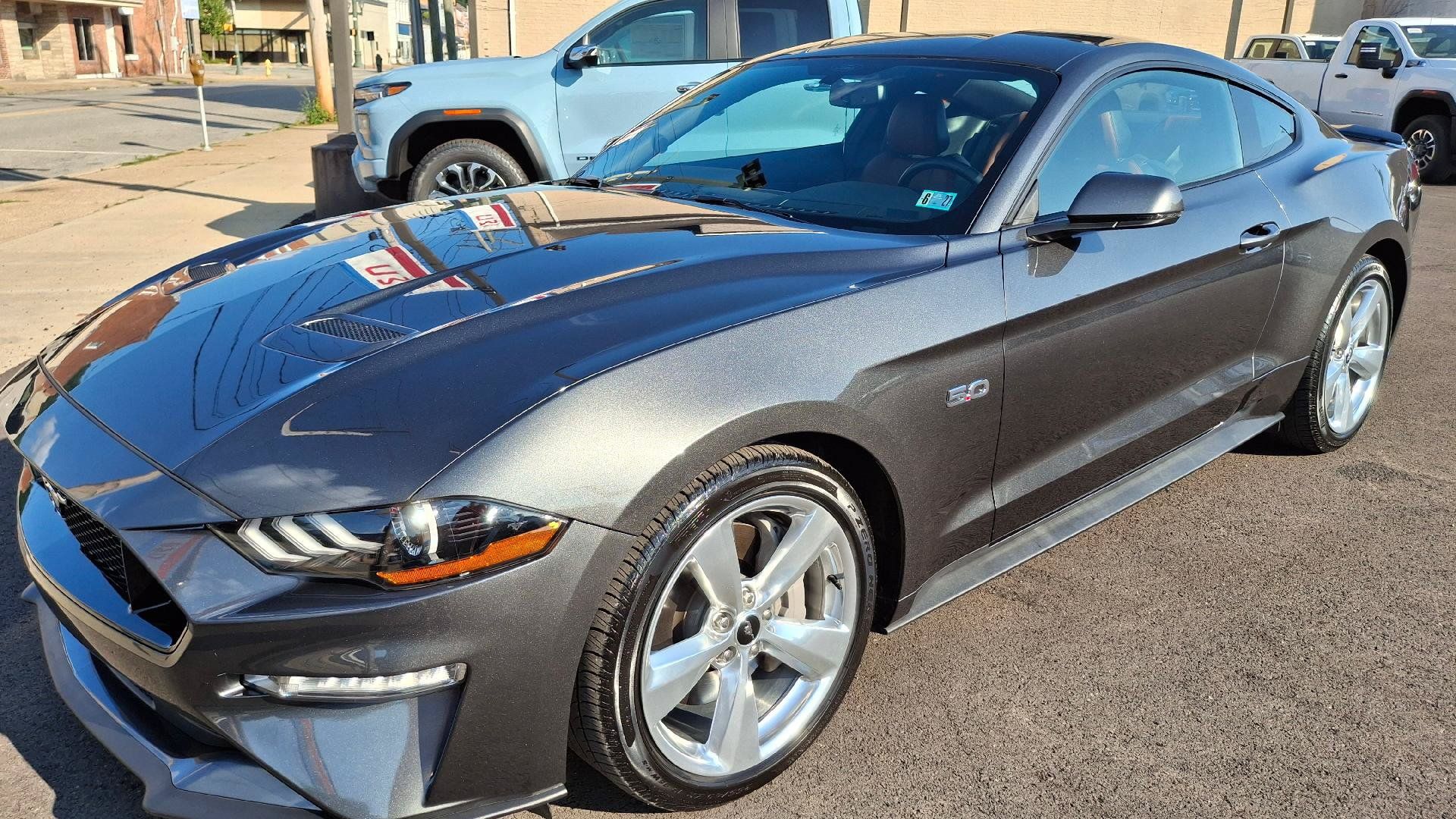 Used 2019 Ford Mustang GT Premium RWD image 3