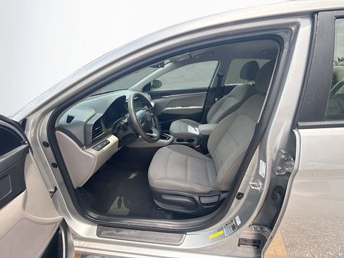 Used 2020 Hyundai Elantra SE w/ Convenience Package (C2) FWD image 21