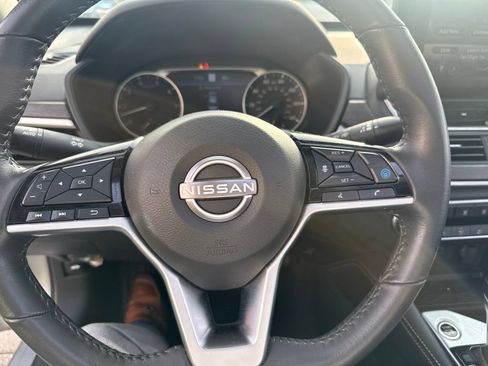 Used 2024 Nissan Altima 2.5 SV w/ SV Premium Package FWD image 12