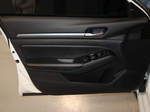 Used 2024 Nissan Altima 2.5 SR w/ SR Premium Package image 5