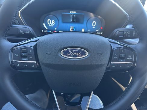 Used 2025 Ford Escape Platinum image 9