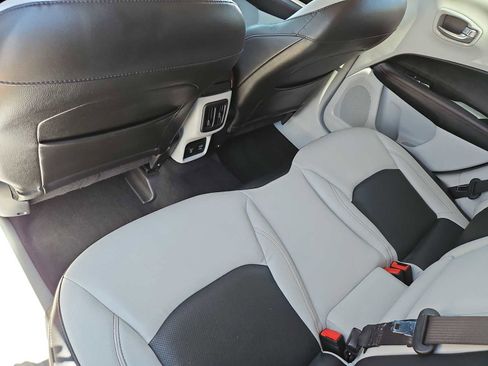 Used 2018 Jeep Compass Limited w/ Navigation Group FWD image 18