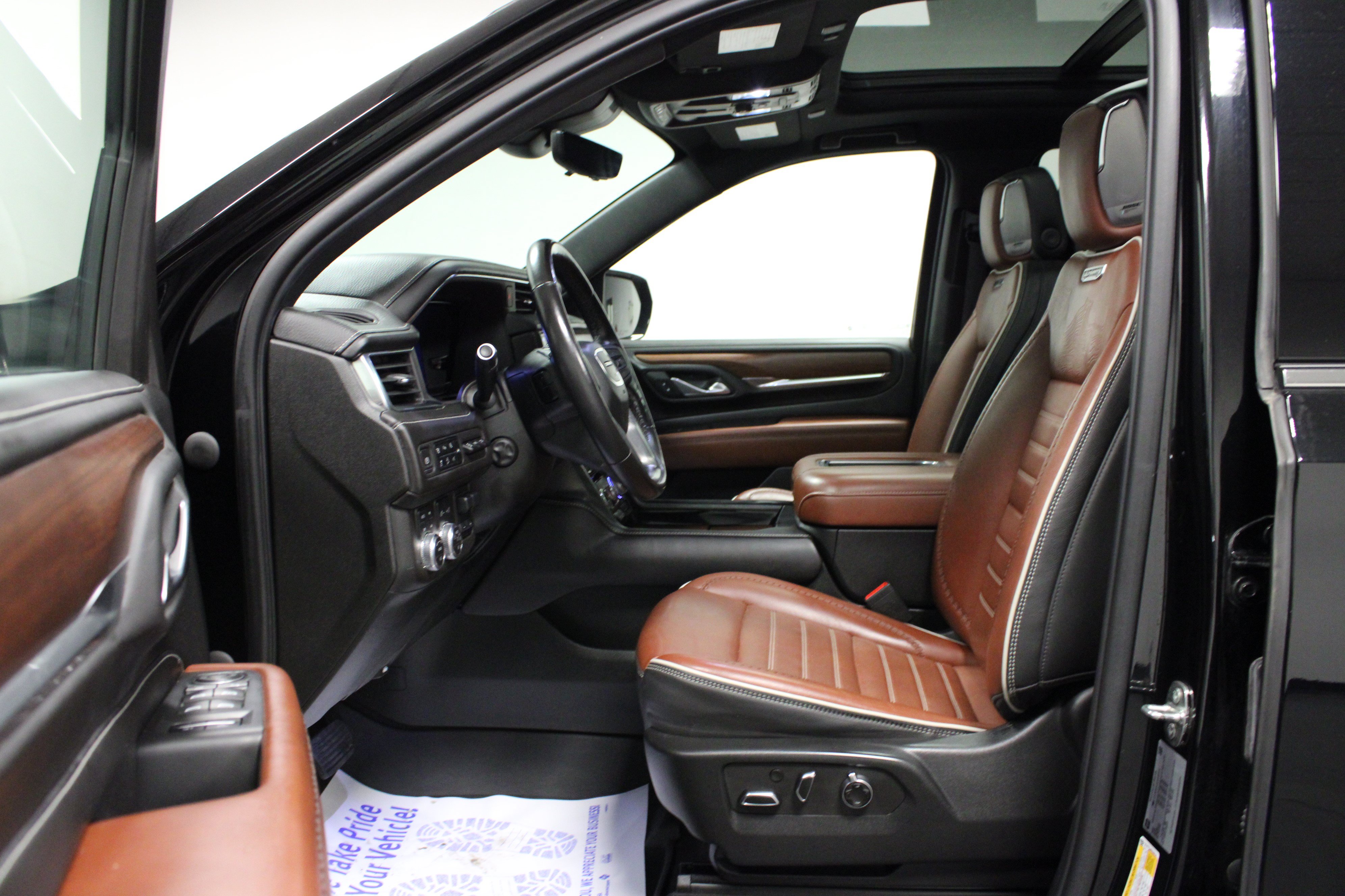 Used 2023 GMC Yukon Denali Ultimate AWD/4WD image 11