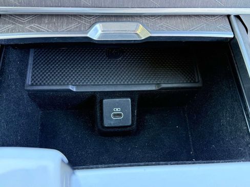 Used 2024 Land Rover Range Rover SV AWD/4WD image 24