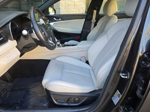 Used 2025 Genesis G70 2.5T AWD/4WD image 18
