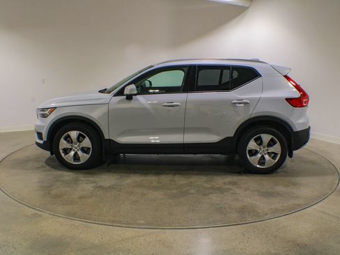 Used 2020 Volvo XC40 T5 Momentum AWD/4WD image 2