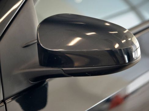 Used 2018 Toyota Corolla LE FWD image 12