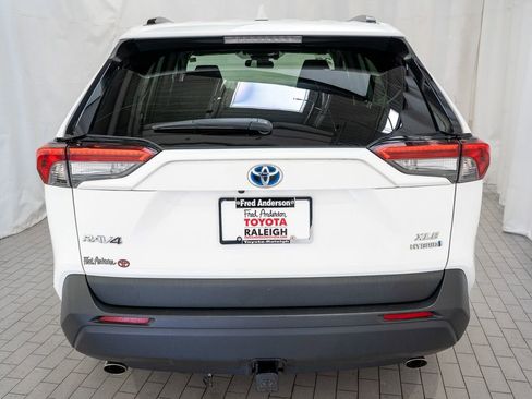 Used 2022 Toyota RAV4 XLE image 4