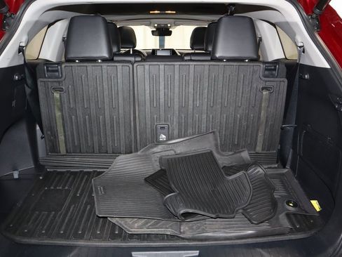 Used 2022 Toyota Highlander XLE image 16