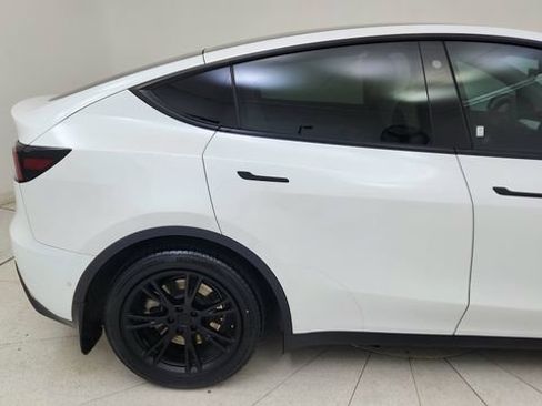 Used 2021 Tesla Model Y Long Range image 7