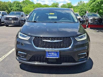 Used 2023 Chrysler Pacifica Touring-L