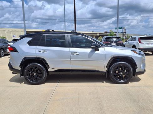 Used 2024 Toyota RAV4 XSE AWD/4WD image 8