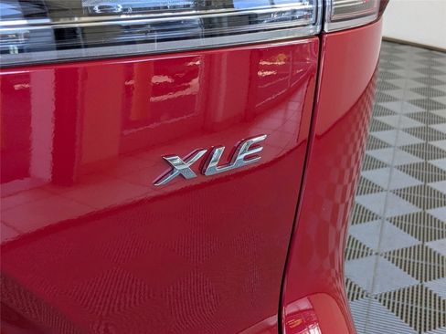 Used 2023 Toyota Corolla Cross XLE image 7