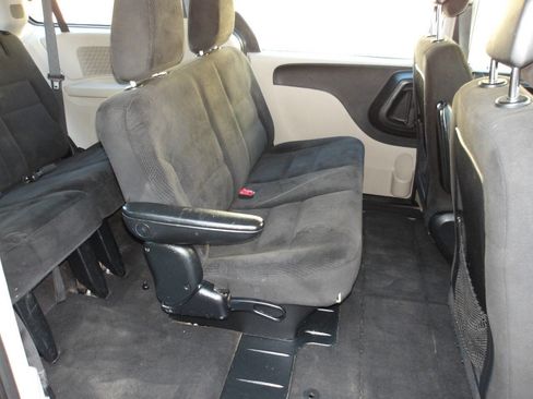 Used 2016 Dodge Grand Caravan American Value Package image 20